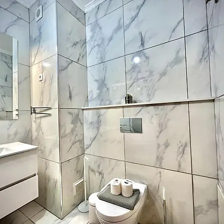 Prestige 2 With Pool By Homing